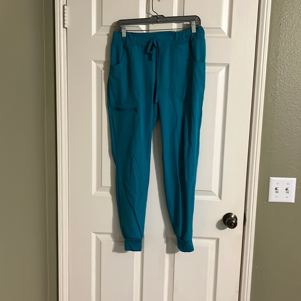 Scrub Set with Medium Pants and Large Top Teal Color